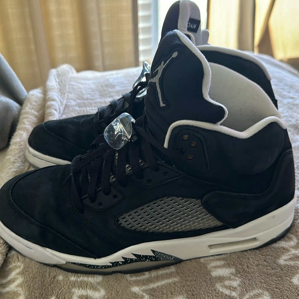 Nike Air Jordan 5 Retro Oreo shoe